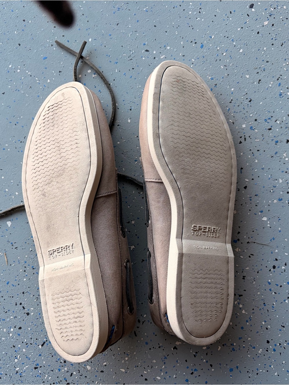 Sperry Men’s Taupe Leather Boat Shoes with Blue Trim - Picture 2 of 4